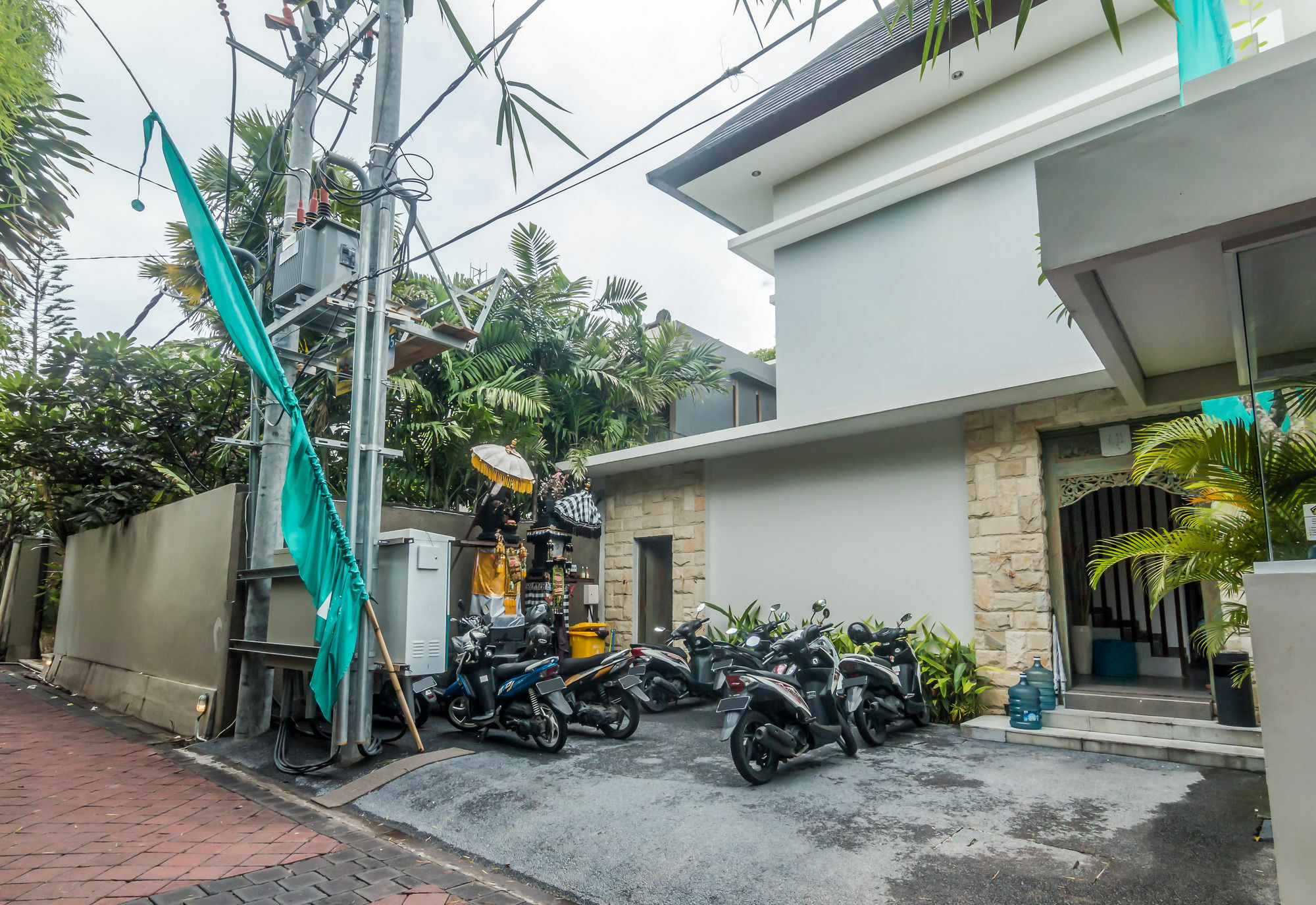 Zen Rooms Seminyak Kayu Jati Exterior photo